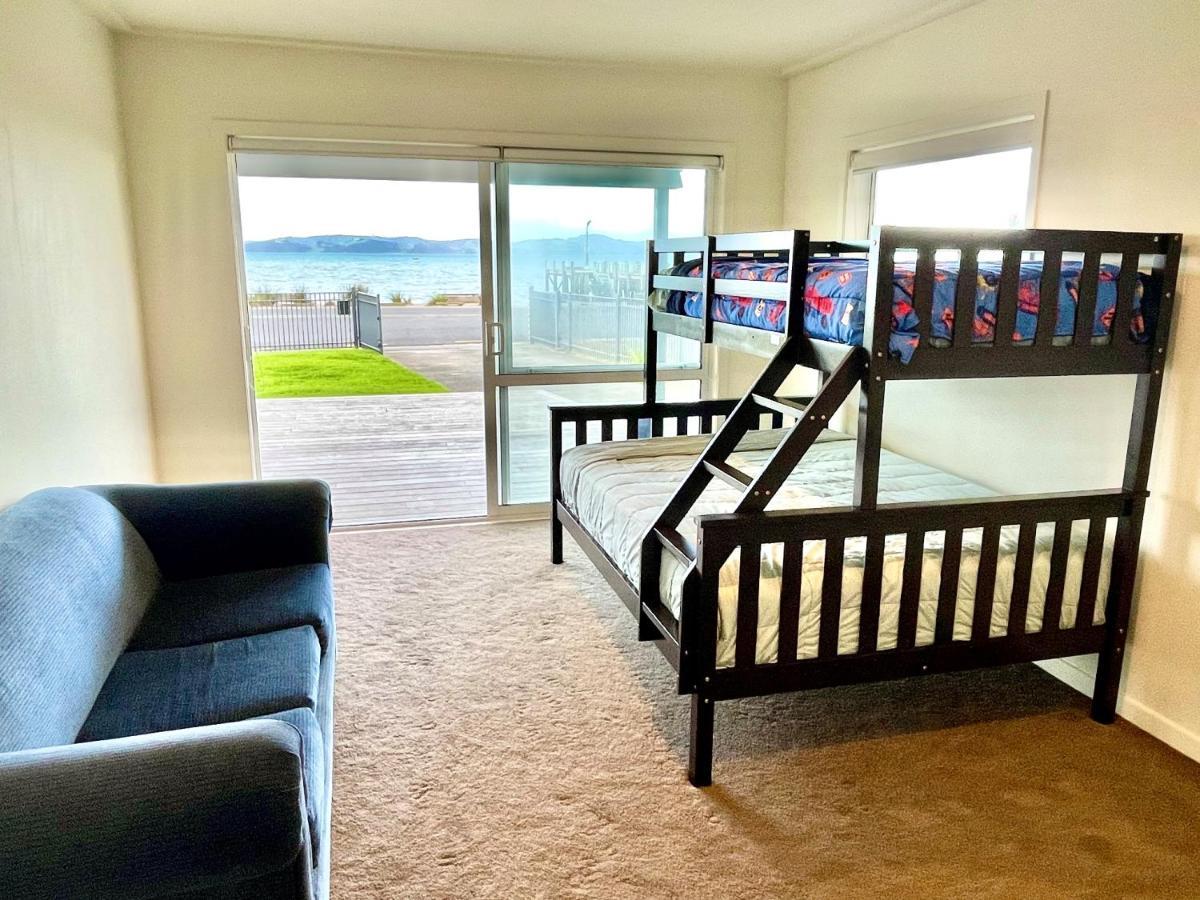 Beach Front Resort! Maraetai 외부 사진