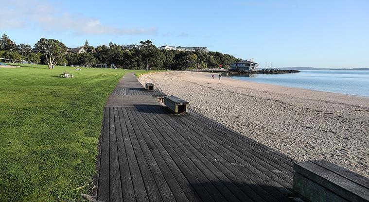 Beach Front Resort! Maraetai 외부 사진